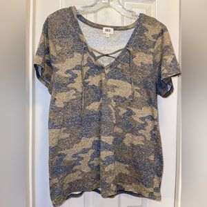 Buckle Short Sleeve Camouflage Peakaboo Tee